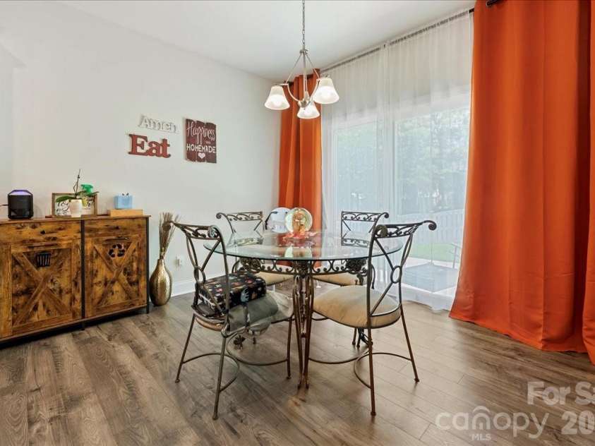 39 Hanging Leaf Court, Blythewood, SC 29016.  MLS# CAR4378952, YatesRealty ID 20992. Breakfast Nook