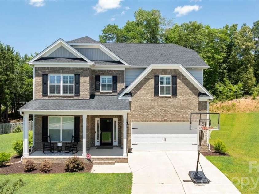 39 Hanging Leaf Court, Blythewood, SC 29016.  MLS# CAR4378952, YatesRealty ID 20992. Front Exterior