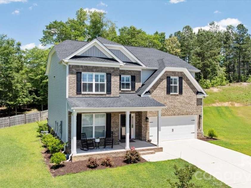 39 Hanging Leaf Court, Blythewood, SC 29016.  MLS# CAR4378952, YatesRealty ID 20992. Front Exterior