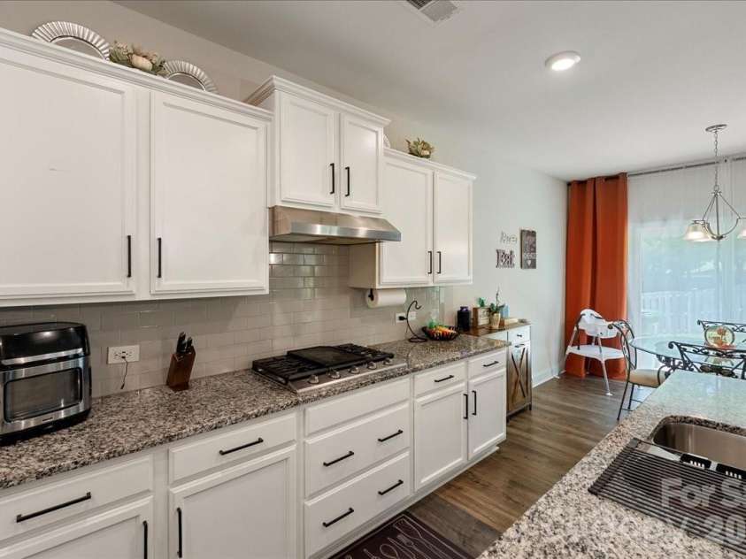 39 Hanging Leaf Court, Blythewood, SC 29016.  MLS# CAR4378952, YatesRealty ID 20992. Kitchen