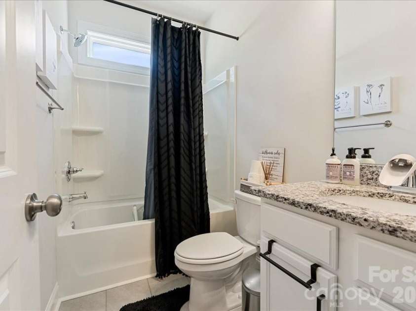 39 Hanging Leaf Court, Blythewood, SC 29016.  MLS# CAR4378952, YatesRealty ID 20992. Main Floor Full Bath