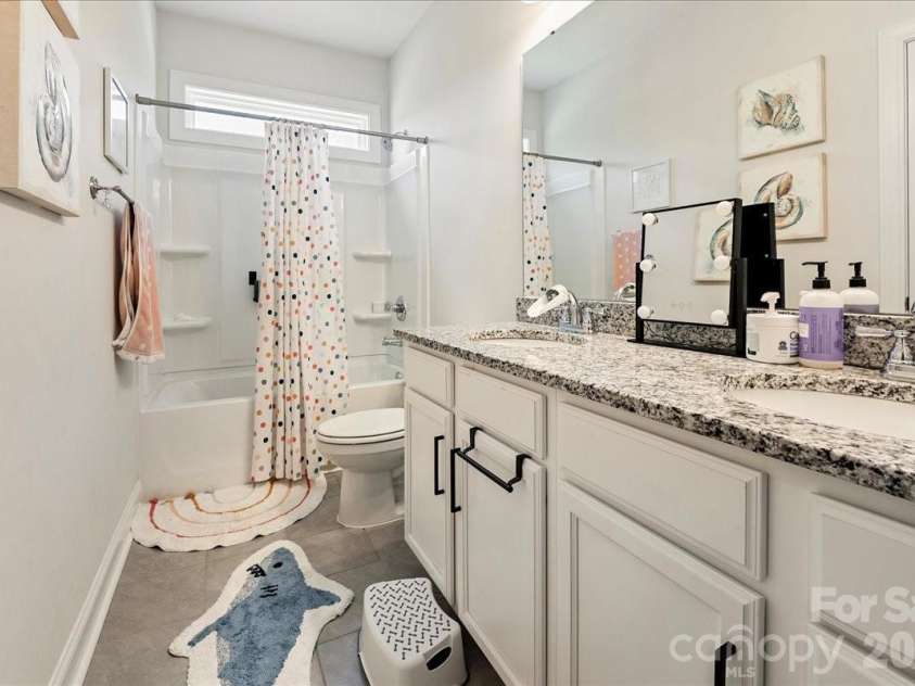 39 Hanging Leaf Court, Blythewood, SC 29016.  MLS# CAR4378952, YatesRealty ID 20992. Upstairs Full Bath