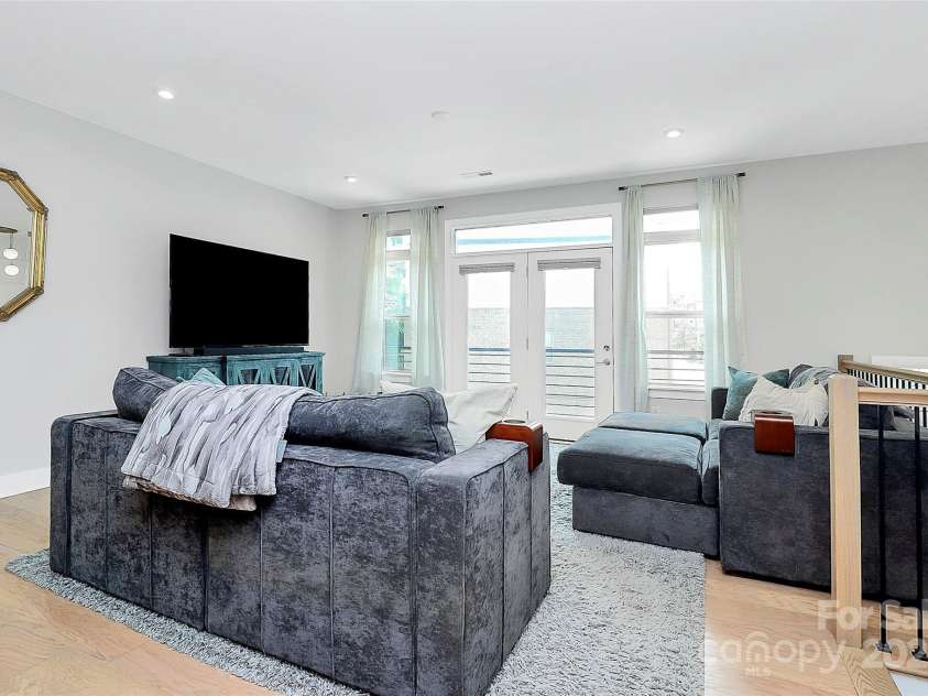 11043 Stetler Street, Charlotte, NC 28204.  MLS# CAR4264416, YatesRealty ID 20993. 