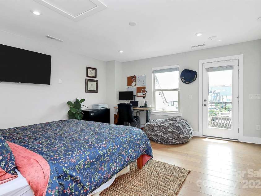 11043 Stetler Street, Charlotte, NC 28204.  MLS# CAR4264416, YatesRealty ID 20993. 