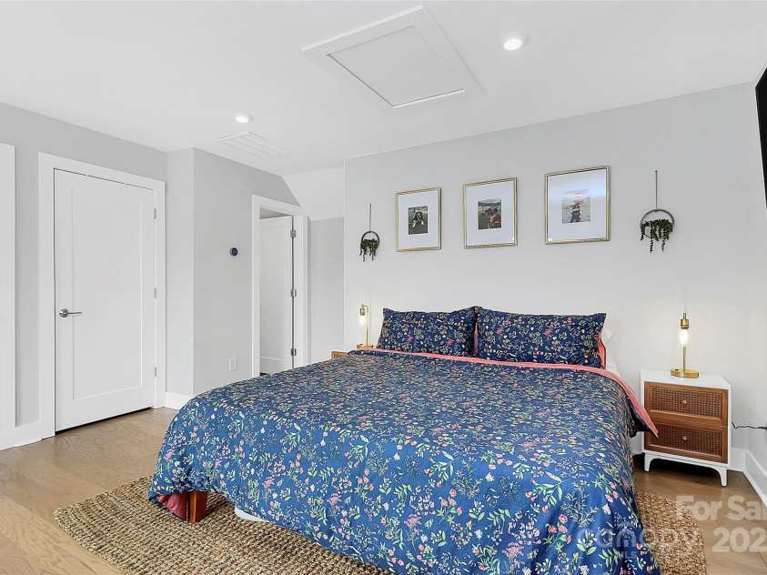 11043 Stetler Street, Charlotte, NC 28204.  MLS# CAR4264416, YatesRealty ID 20993. 