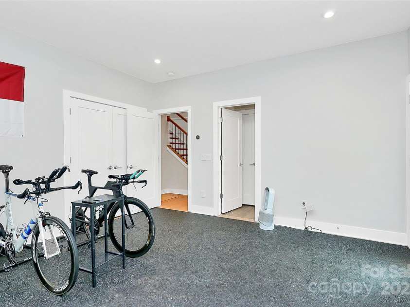 11043 Stetler Street, Charlotte, NC 28204.  MLS# CAR4264416, YatesRealty ID 20993. 