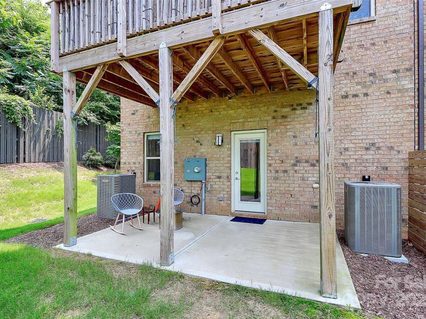 11043 Stetler Street, Charlotte, NC 28204.  MLS# CAR4264416, YatesRealty ID 20993. 