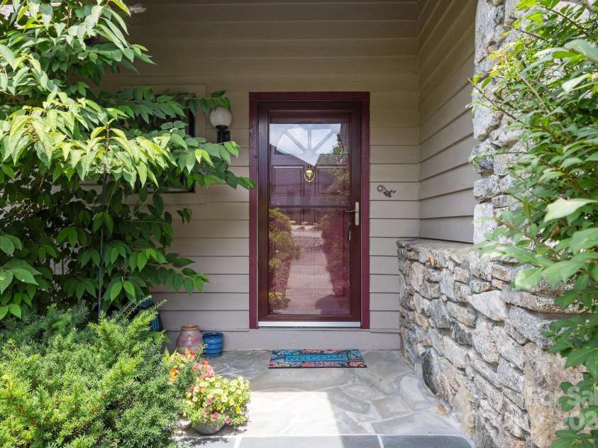 4 Zachary Ridge Road, Asheville, NC 28804.  MLS# CAR4266257, YatesRealty ID 20996. 