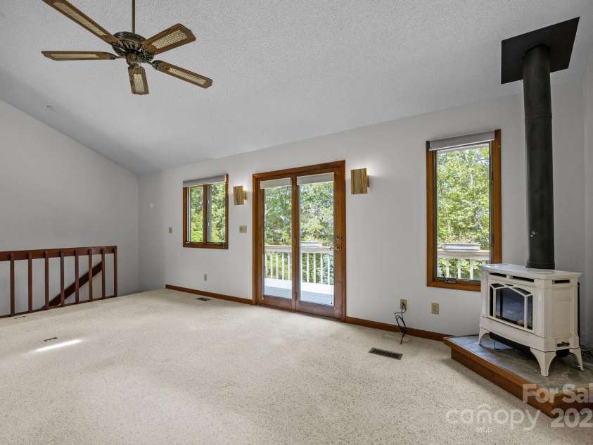 4 Zachary Ridge Road, Asheville, NC 28804.  MLS# CAR4266257, YatesRealty ID 20996. 