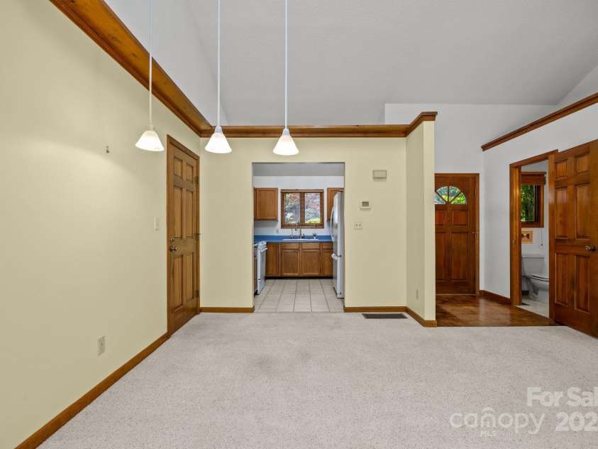 4 Zachary Ridge Road, Asheville, NC 28804.  MLS# CAR4266257, YatesRealty ID 20996. 