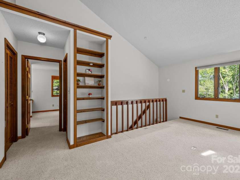 4 Zachary Ridge Road, Asheville, NC 28804.  MLS# CAR4266257, YatesRealty ID 20996. 