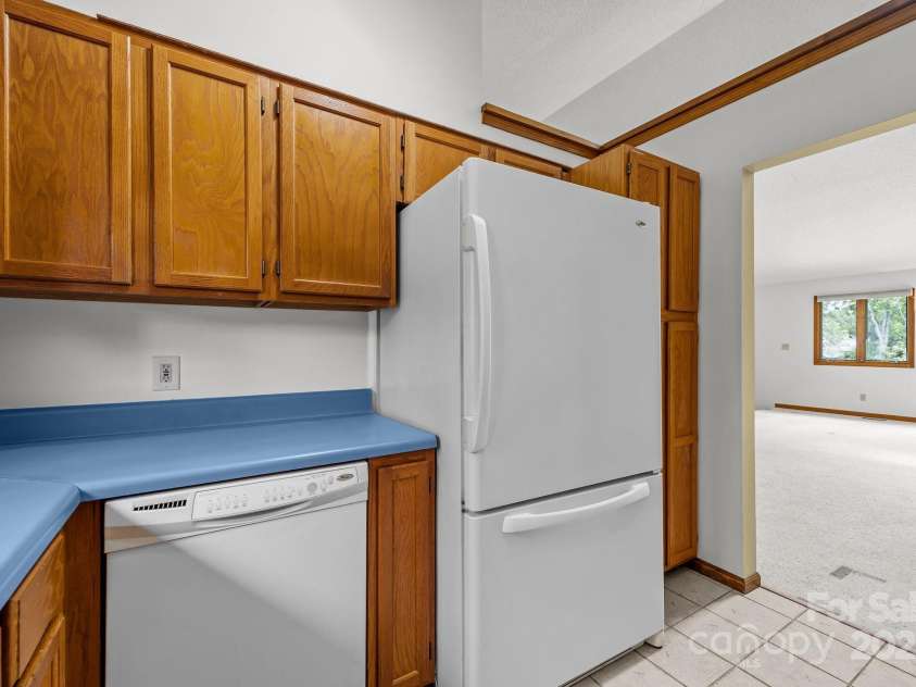 4 Zachary Ridge Road, Asheville, NC 28804.  MLS# CAR4266257, YatesRealty ID 20996. 