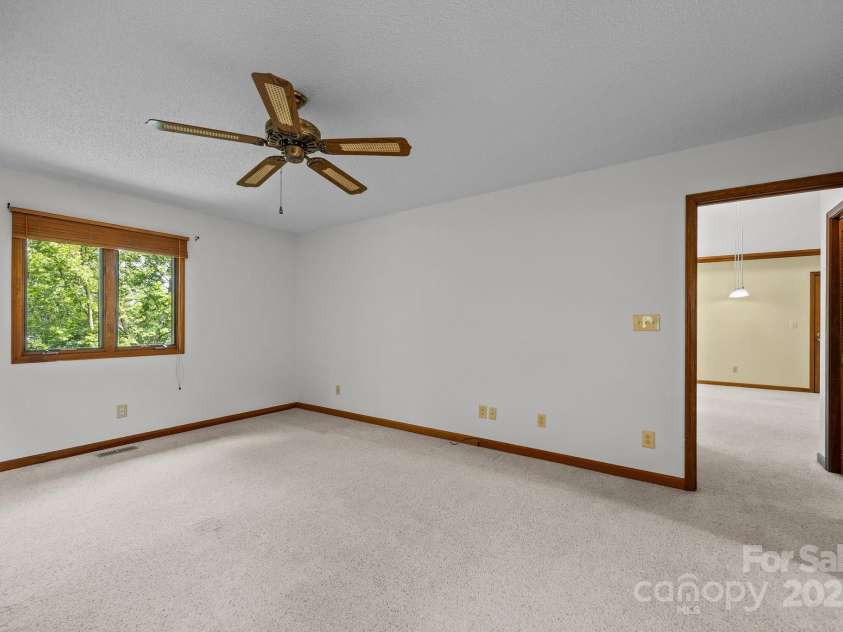 4 Zachary Ridge Road, Asheville, NC 28804.  MLS# CAR4266257, YatesRealty ID 20996. 