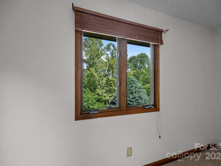 4 Zachary Ridge Road, Asheville, NC 28804.  MLS# CAR4266257, YatesRealty ID 20996. 