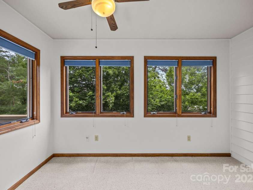 4 Zachary Ridge Road, Asheville, NC 28804.  MLS# CAR4266257, YatesRealty ID 20996. 