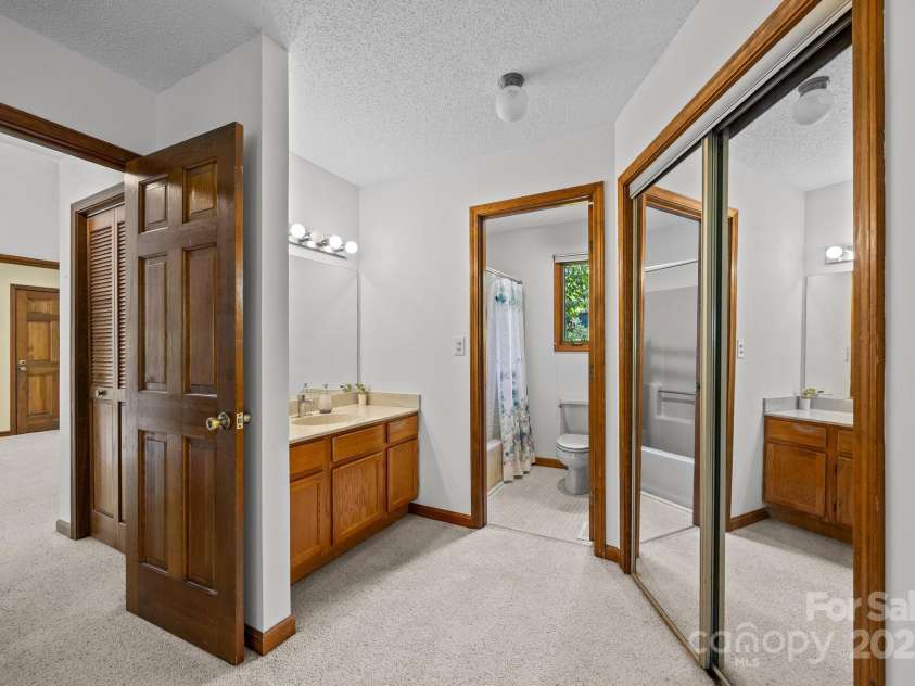 4 Zachary Ridge Road, Asheville, NC 28804.  MLS# CAR4266257, YatesRealty ID 20996. 