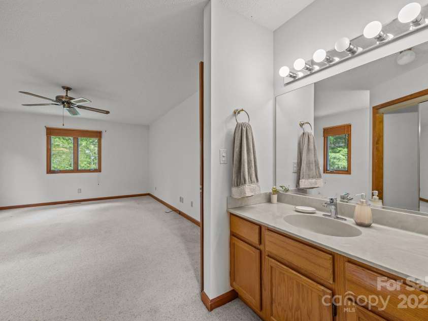 4 Zachary Ridge Road, Asheville, NC 28804.  MLS# CAR4266257, YatesRealty ID 20996. 