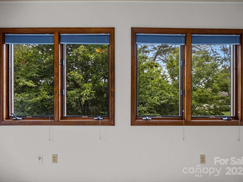 4 Zachary Ridge Road, Asheville, NC 28804.  MLS# CAR4266257, YatesRealty ID 20996. 