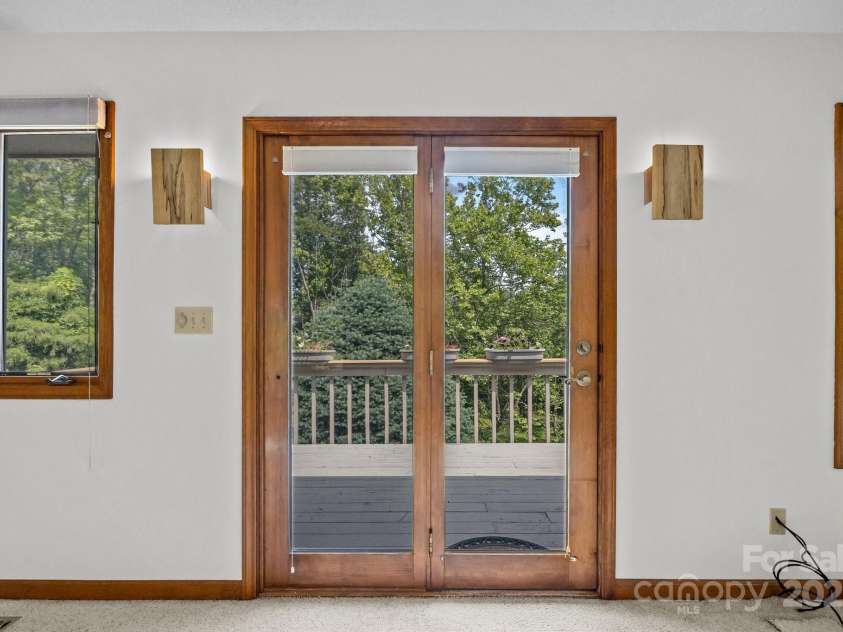 4 Zachary Ridge Road, Asheville, NC 28804.  MLS# CAR4266257, YatesRealty ID 20996. 