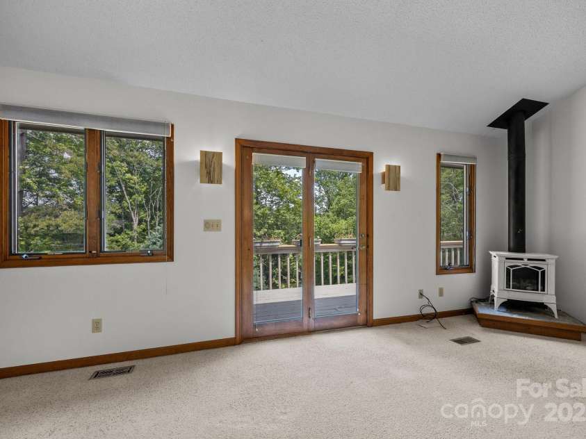 4 Zachary Ridge Road, Asheville, NC 28804.  MLS# CAR4266257, YatesRealty ID 20996. 