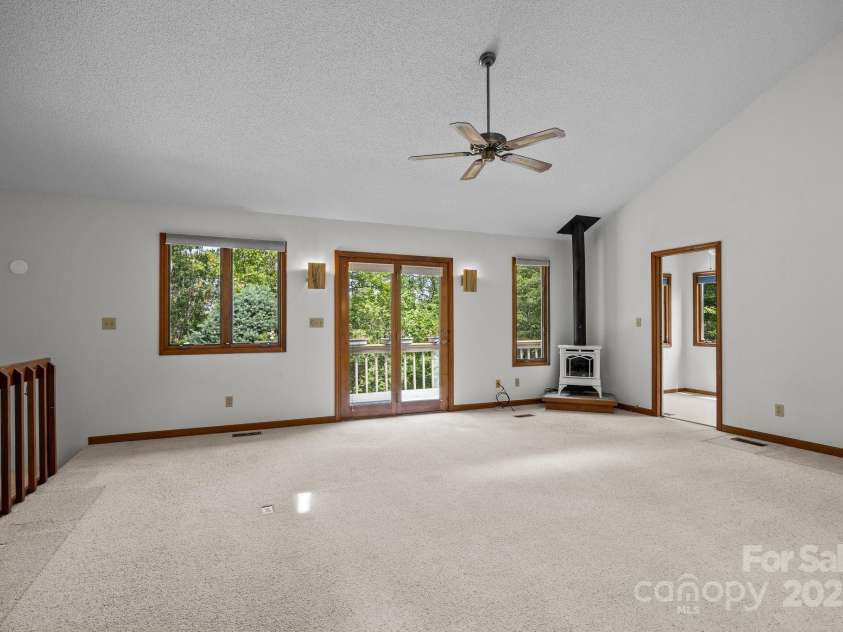 4 Zachary Ridge Road, Asheville, NC 28804.  MLS# CAR4266257, YatesRealty ID 20996. 