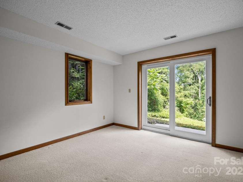 4 Zachary Ridge Road, Asheville, NC 28804.  MLS# CAR4266257, YatesRealty ID 20996. 