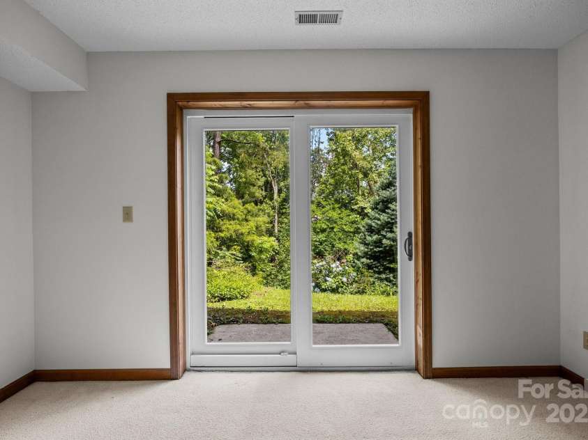 4 Zachary Ridge Road, Asheville, NC 28804.  MLS# CAR4266257, YatesRealty ID 20996. 
