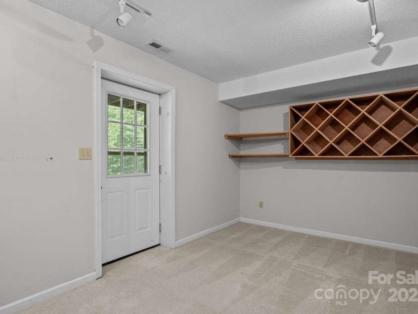 4 Zachary Ridge Road, Asheville, NC 28804.  MLS# CAR4266257, YatesRealty ID 20996. 