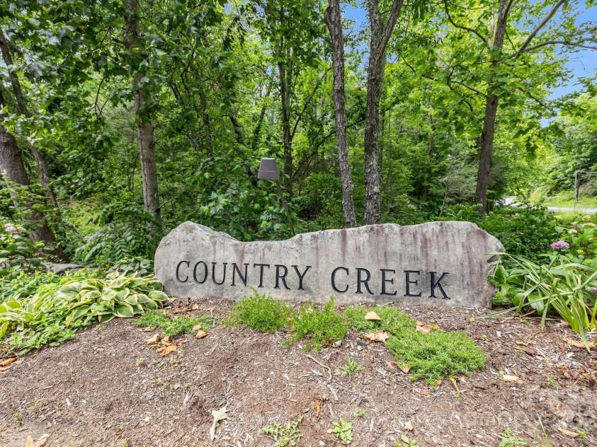 4 Zachary Ridge Road, Asheville, NC 28804.  MLS# CAR4266257, YatesRealty ID 20996. 
