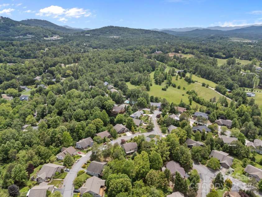 4 Zachary Ridge Road, Asheville, NC 28804.  MLS# CAR4266257, YatesRealty ID 20996. 