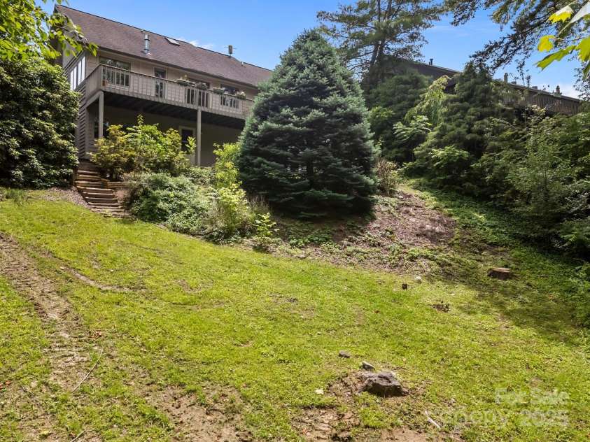 4 Zachary Ridge Road, Asheville, NC 28804.  MLS# CAR4266257, YatesRealty ID 20996. 