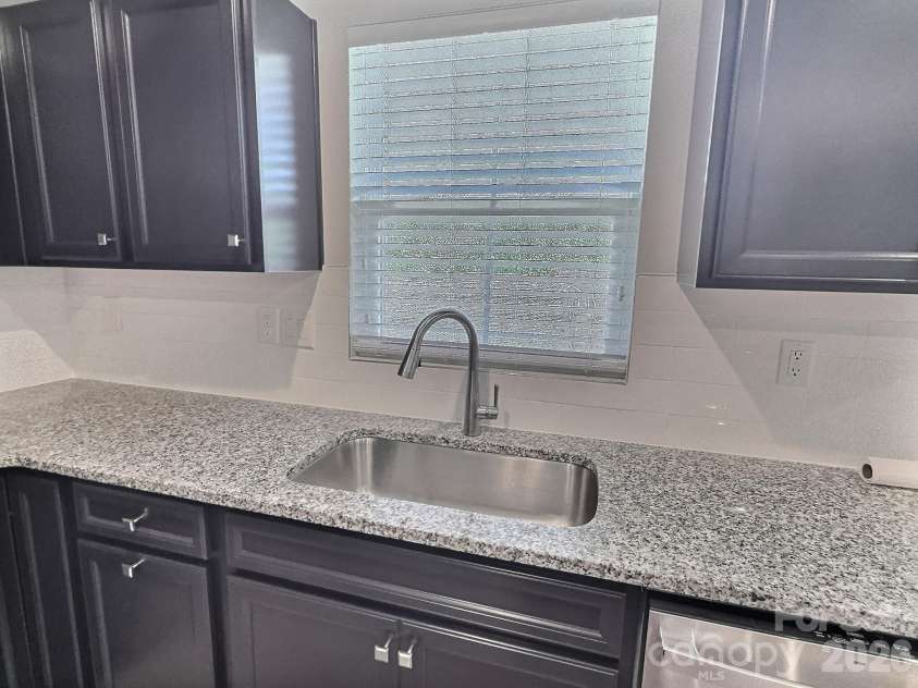 544 Grandiflora Avenue, Lancaster, SC 29720.  MLS# CAR4377518, YatesRealty ID 20996. Single kitchen sink