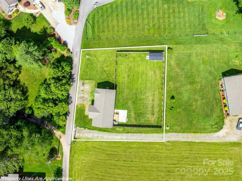 21 Brown Trout Trail, Candler, NC 28715.  MLS# CAR4271789, YatesRealty ID 20997. 