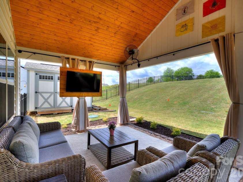 625 Morning Meadows Drive, Inman, SC 29349.  MLS# CAR4379683, YatesRealty ID 20998. 