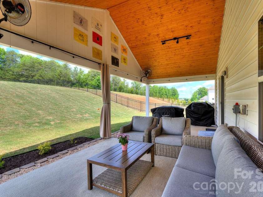 625 Morning Meadows Drive, Inman, SC 29349.  MLS# CAR4379683, YatesRealty ID 20998. 