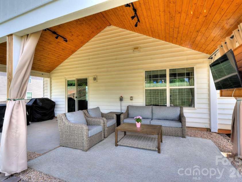 625 Morning Meadows Drive, Inman, SC 29349.  MLS# CAR4379683, YatesRealty ID 20998. 