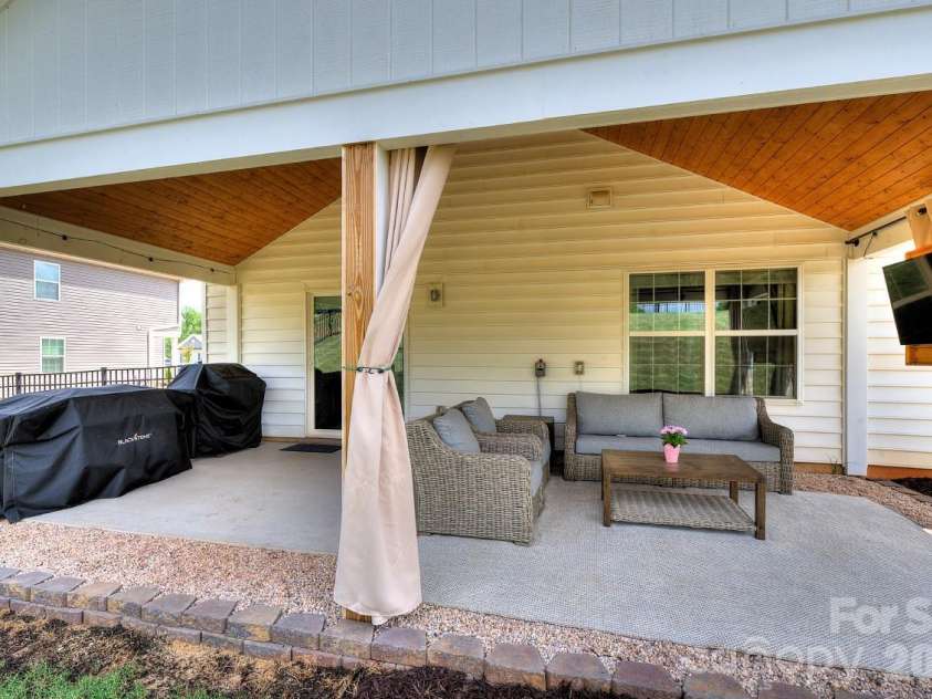 625 Morning Meadows Drive, Inman, SC 29349.  MLS# CAR4379683, YatesRealty ID 20998. 