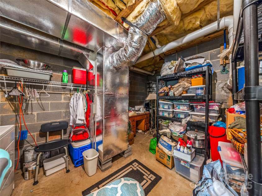 83 Farm Lane, Mills River, NC 28759.  MLS# CAR4303324, YatesRealty ID 21. Laundry / utility room