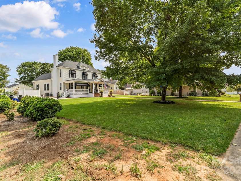 404 Avery Avenue, Morganton, NC 28655.  MLS# CAR4185213, YatesRealty ID 210. 