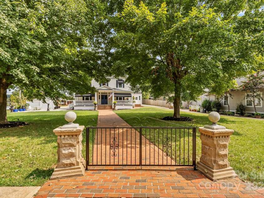 404 Avery Avenue, Morganton, NC 28655.  MLS# CAR4185213, YatesRealty ID 210. 