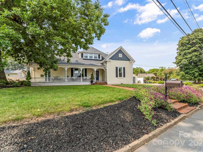 404 Avery Avenue, Morganton, NC 28655.  MLS# CAR4185213, YatesRealty ID 210. 