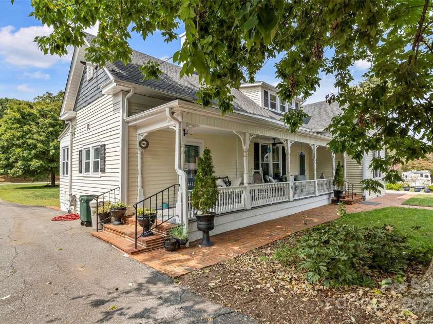 404 Avery Avenue, Morganton, NC 28655.  MLS# CAR4185213, YatesRealty ID 210. 