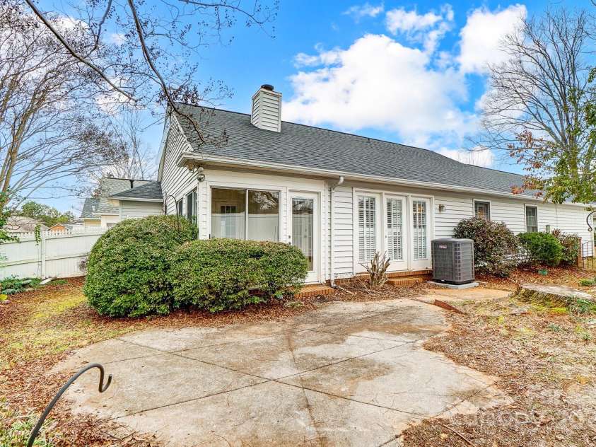 1749 Ridgefield Court, Rock Hill, SC 29732.  MLS# CAR4213171, YatesRealty ID 2100. 