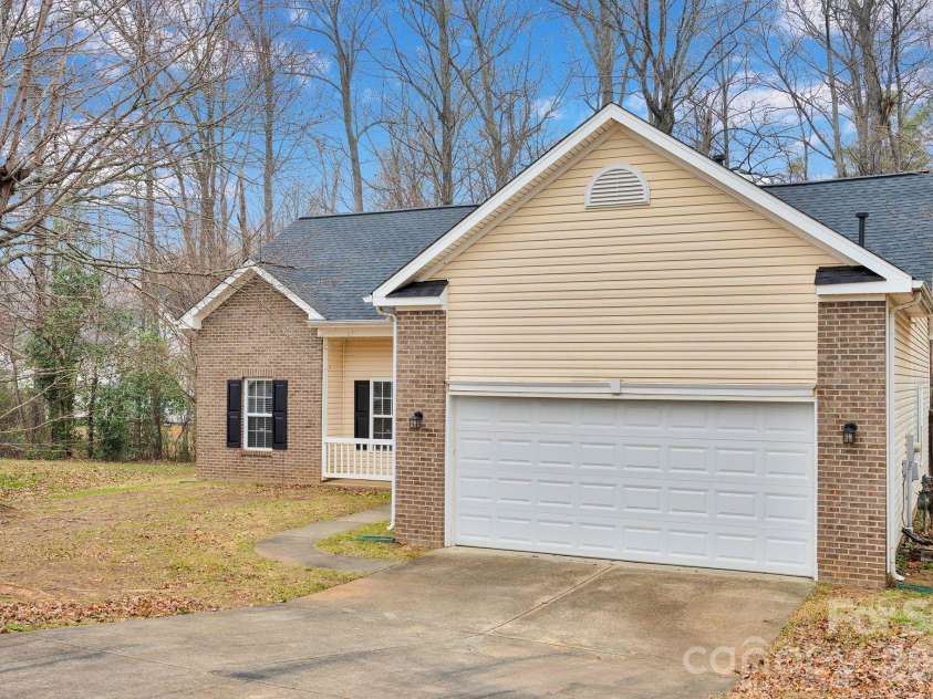 311 Margaret Kelly Court, Charlotte, NC 28216.  MLS# CAR4334078, YatesRealty ID 2100. 