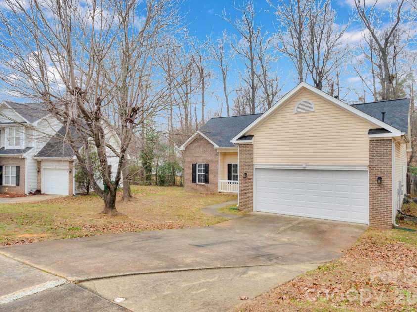 311 Margaret Kelly Court, Charlotte, NC 28216.  MLS# CAR4334078, YatesRealty ID 2100. 