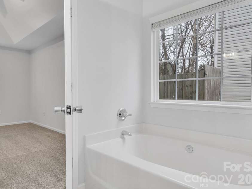 311 Margaret Kelly Court, Charlotte, NC 28216.  MLS# CAR4334078, YatesRealty ID 2100. 