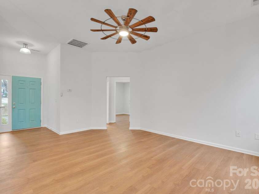 311 Margaret Kelly Court, Charlotte, NC 28216.  MLS# CAR4334078, YatesRealty ID 2100. 