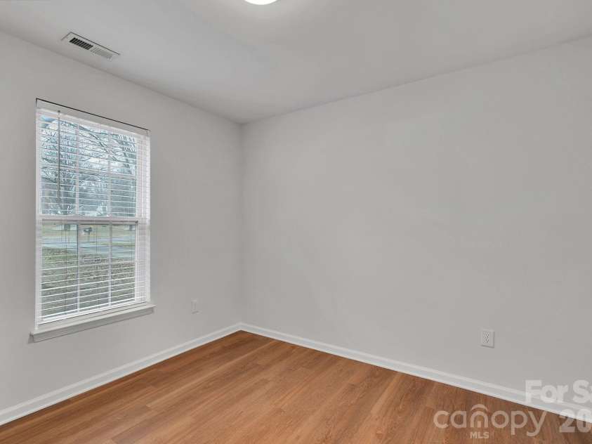 311 Margaret Kelly Court, Charlotte, NC 28216.  MLS# CAR4334078, YatesRealty ID 2100. 