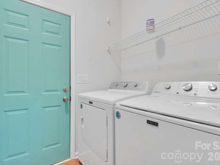 311 Margaret Kelly Court, Charlotte, NC 28216.  MLS# CAR4334078, YatesRealty ID 2100. 