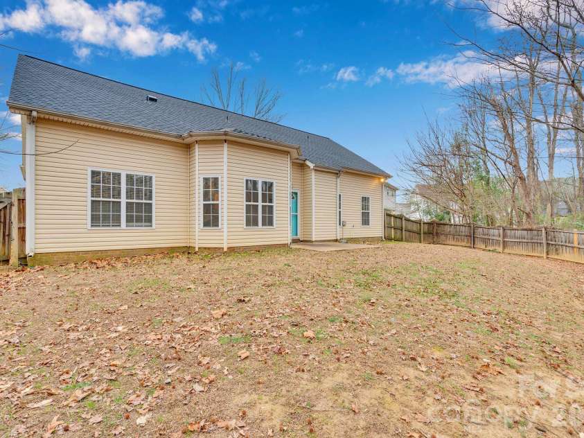 311 Margaret Kelly Court, Charlotte, NC 28216.  MLS# CAR4334078, YatesRealty ID 2100. 